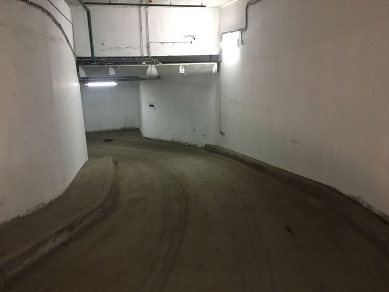 Подземный паркинг: общий вид